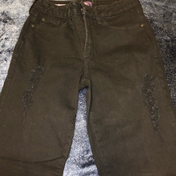 A pair of NYDJ black jeans. Size 4 - Picture 4 of 14